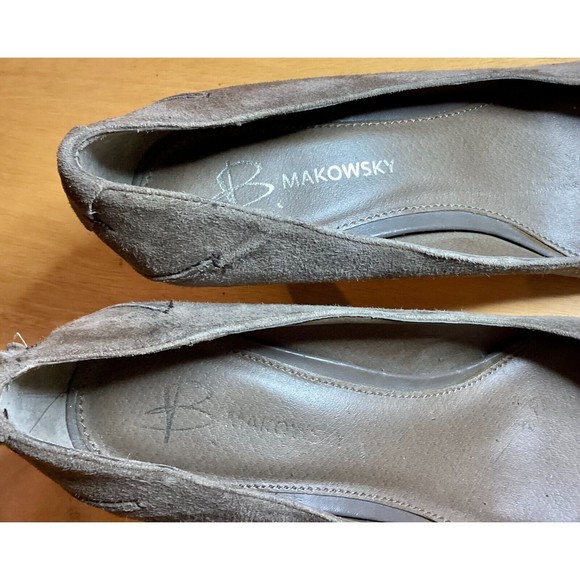B Makowsky Women's Tan Suede Low Heel Classic Pumps Size 7 - Picture 9 of 14